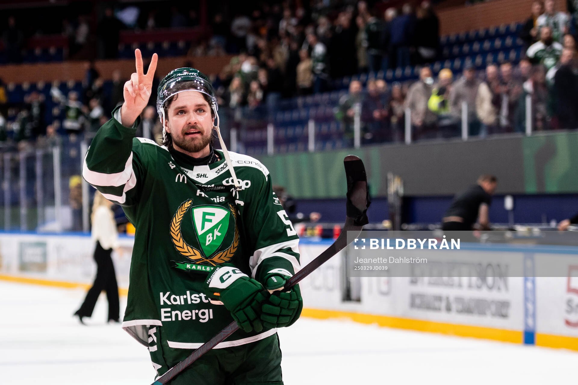 Färjestads Linus Johansson jublar