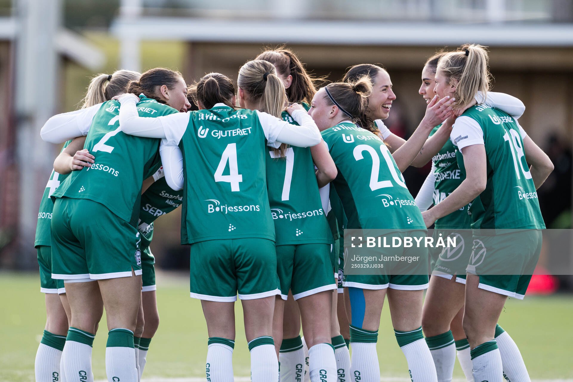 Alingsås spelare jublar