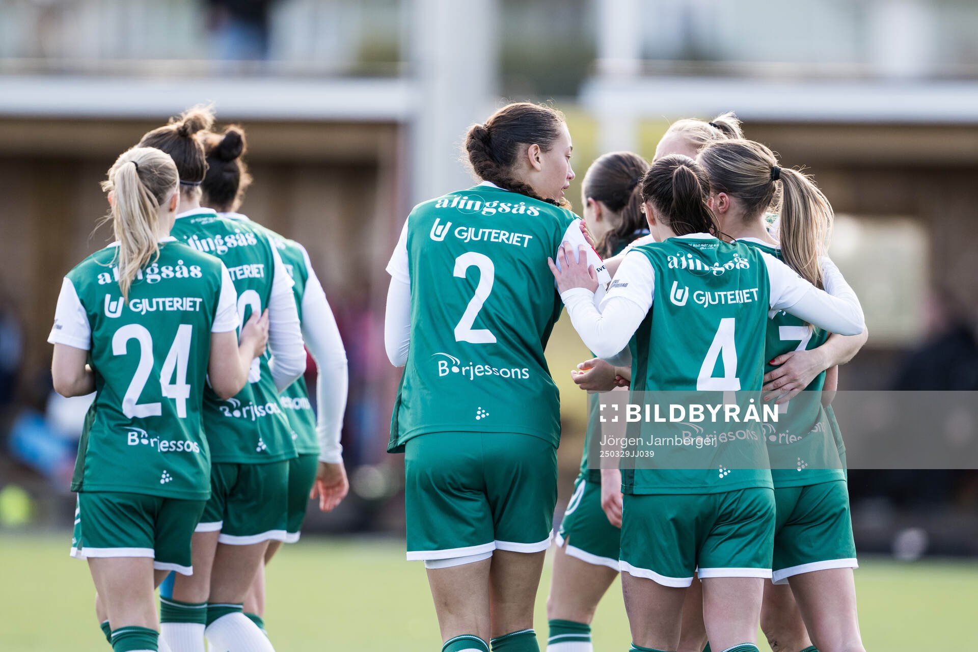 Alingsås spelare jublar