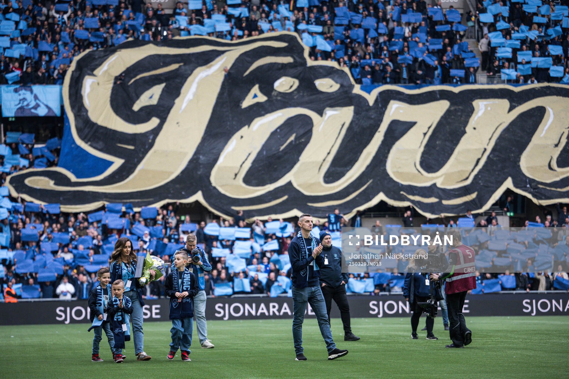 Djurgårdens Haris Radetinac tackas av
