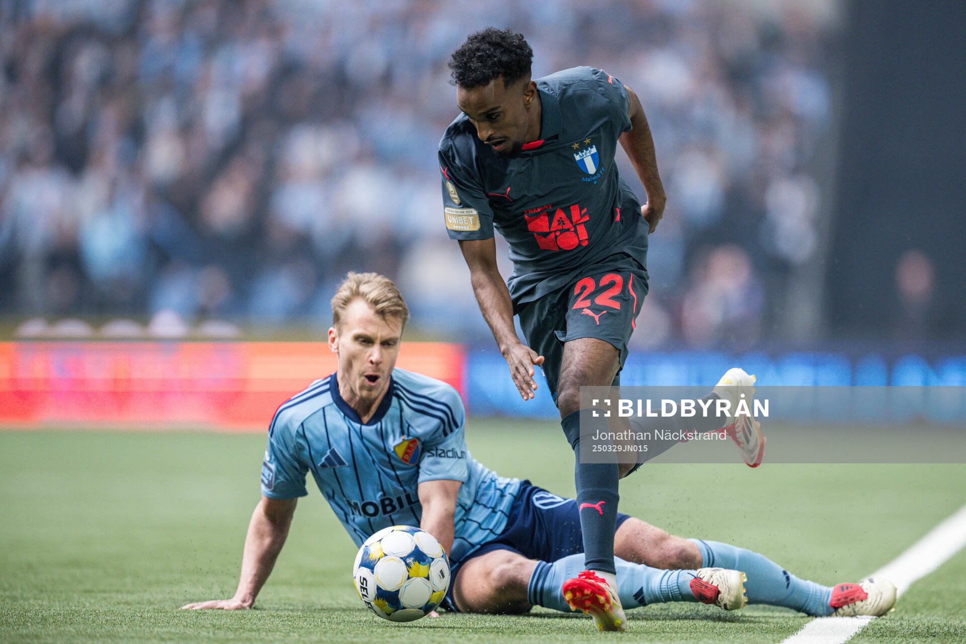 Djurgårdens Rasmus Schuller och Malmö FFs Taha Abdi Ali
