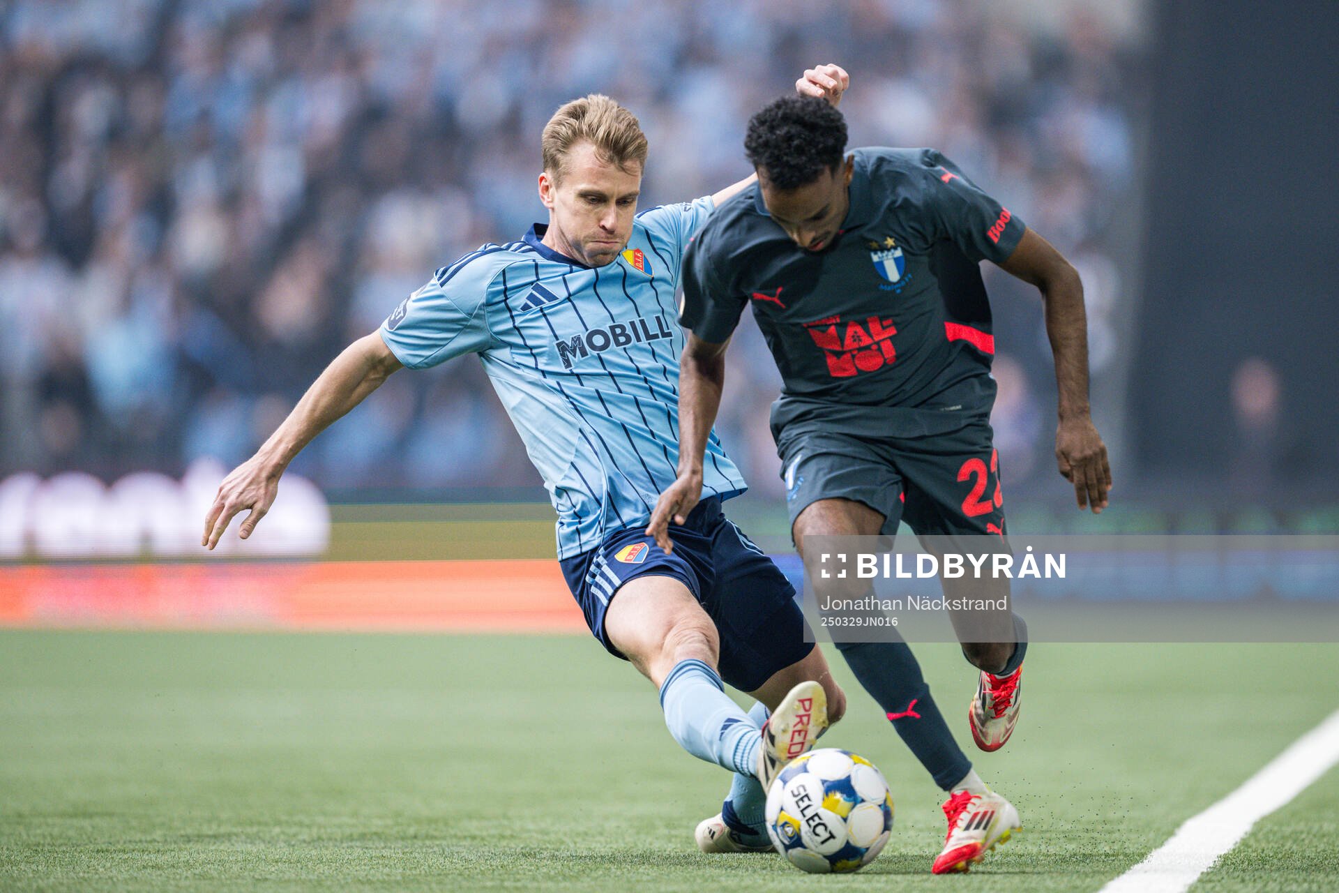 Djurgårdens Rasmus Schuller och Malmö FFs Taha Abdi Ali