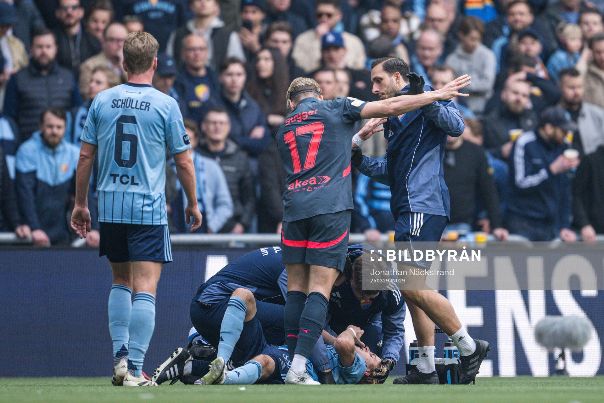 Djurgårdens Oskar Fallenius och Malmö FFs Jens Stryger