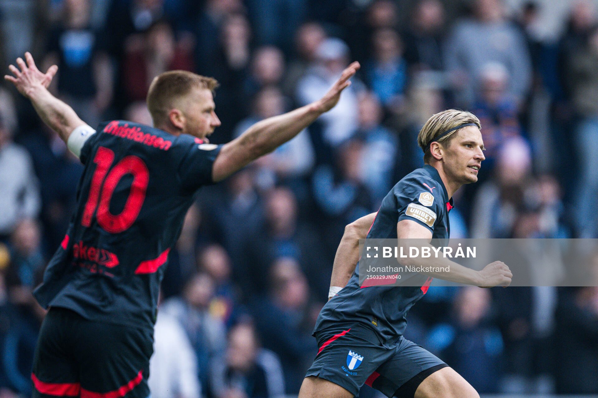 Malmö FFs Jens Stryger Larsen jublar efter sitt 0-1 mål under fotbollsmatchen i Allsvenskan mellan Djurgården och Malmö FF den 29 mars 2025 i Stockholm.