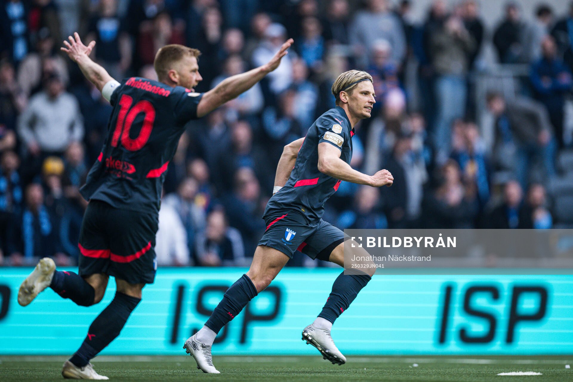 Malmö FFs Jens Stryger Larsen jublar