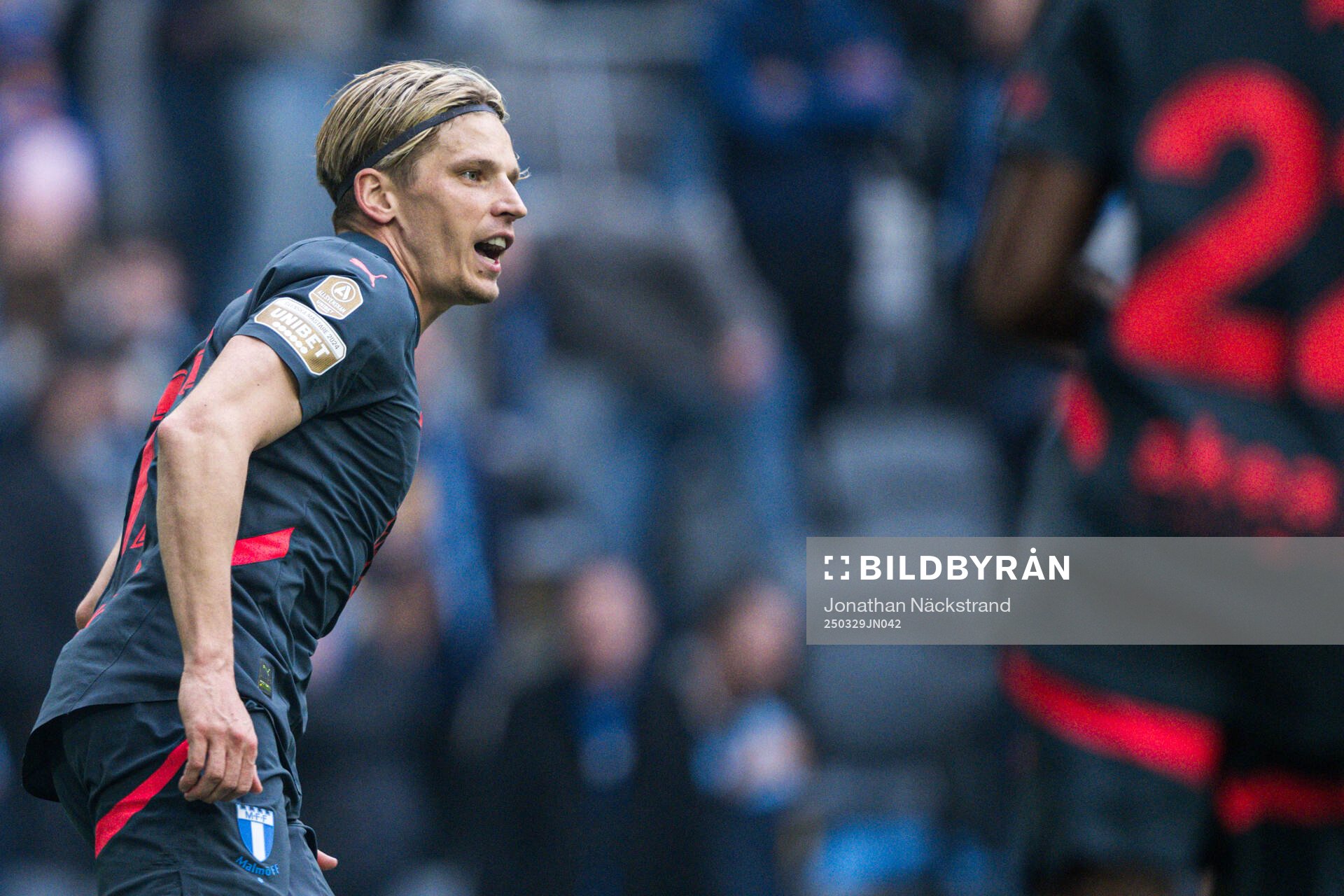 Malmö FFs Jens Stryger Larsen jublar