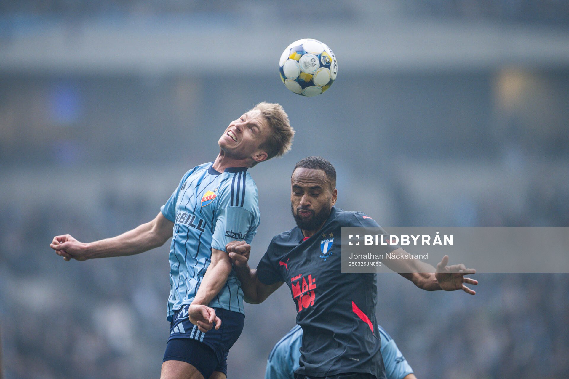 Djurgårdens Rasmus Schuller och Malmö FFs Isaac Thelin