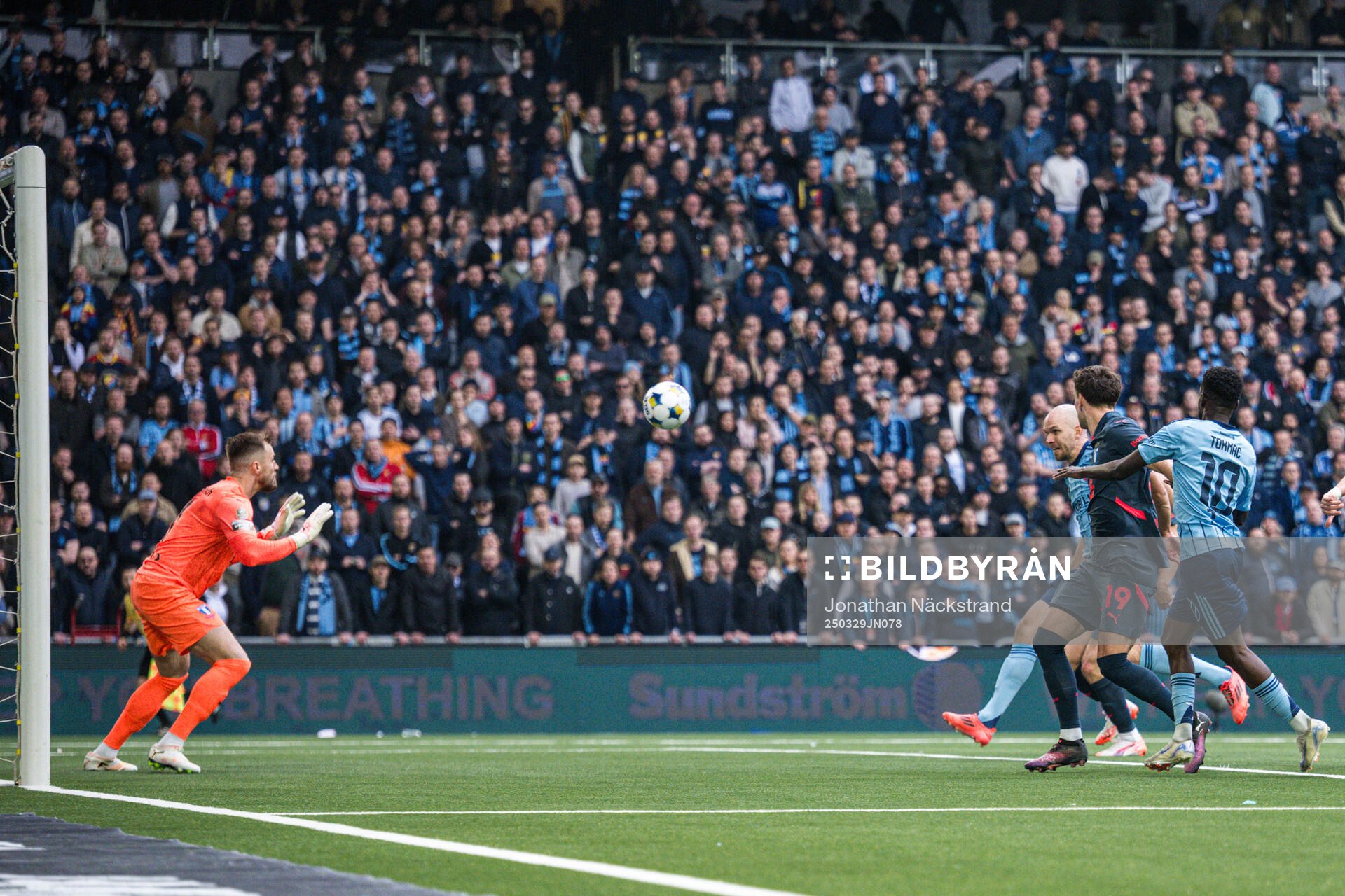 Djurgårdens Marcus Danielson med en målchans mot Malmö