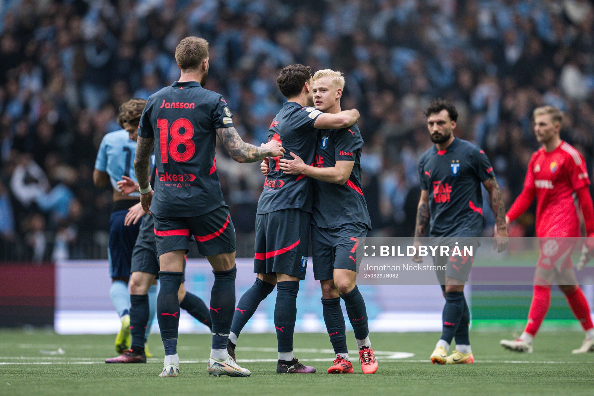 Malmö FFs Pontus Jansson, Colin Rösler och Otto Rosengren jublar efter fotbollsmatchen i Allsvenskan mellan Djurgården och Malmö FF den 29 mars 2025 i Stockholm. 