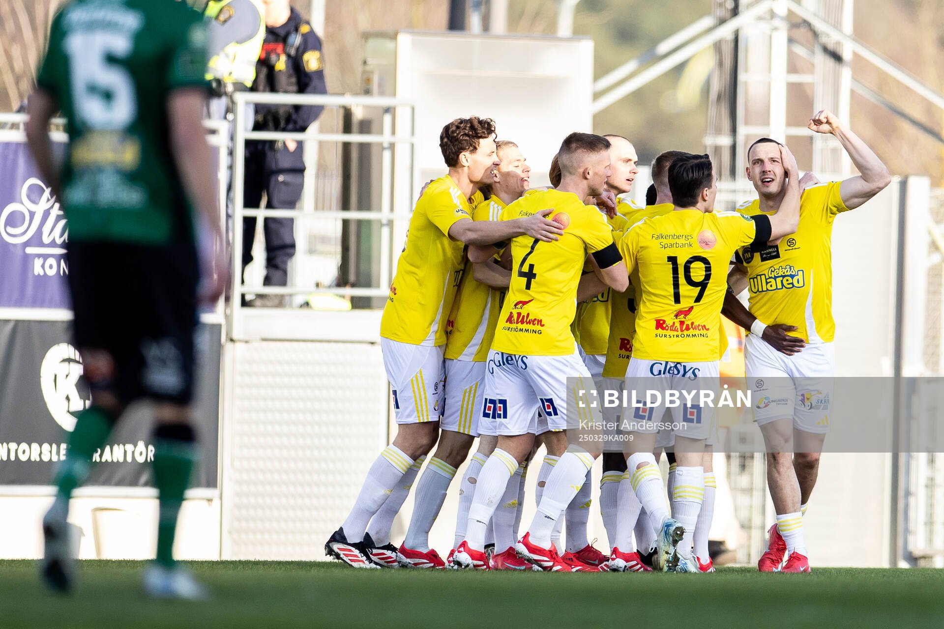 Falkenbergs Viktor Ekblom jublar