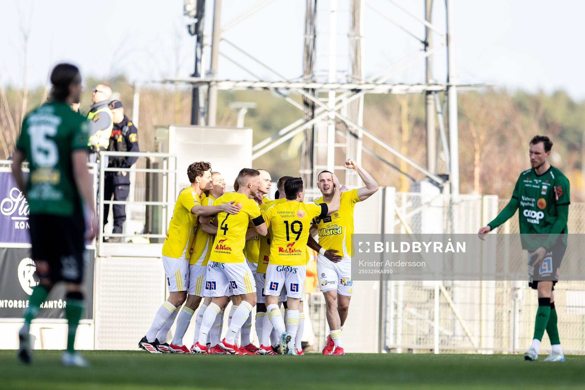 Falkenbergs Viktor Ekblom jublar