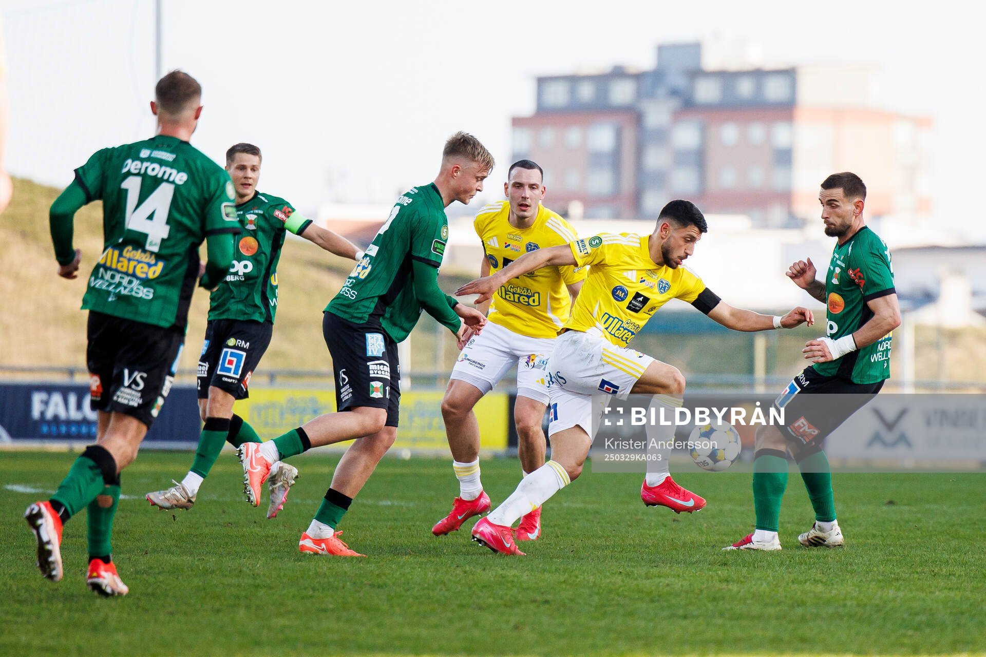Varbergs Edvin Tellgren och Falkenbergs Leonardo Farah
