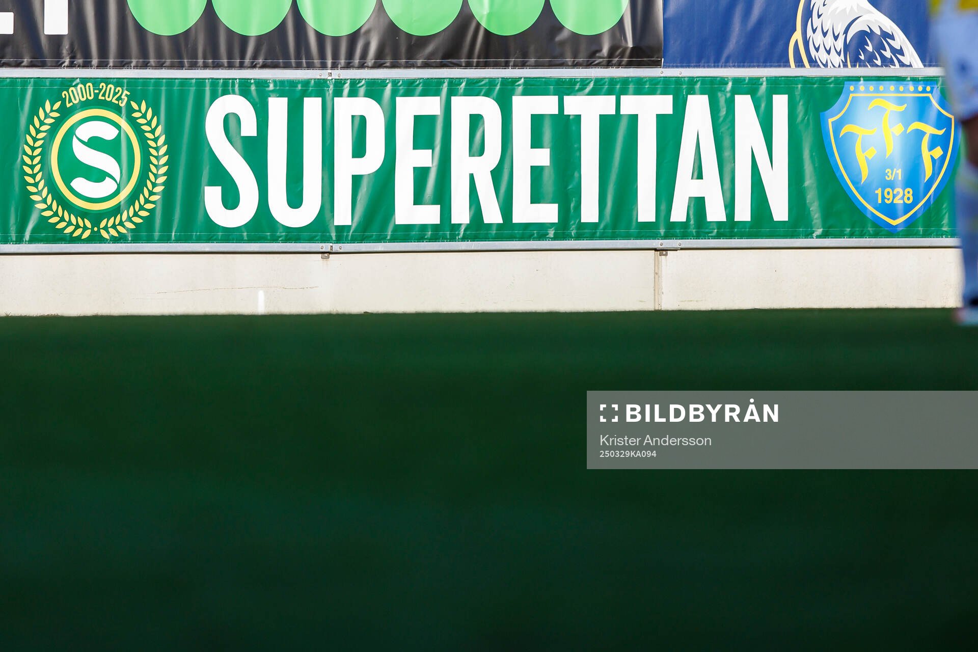 Banderoll med superettan