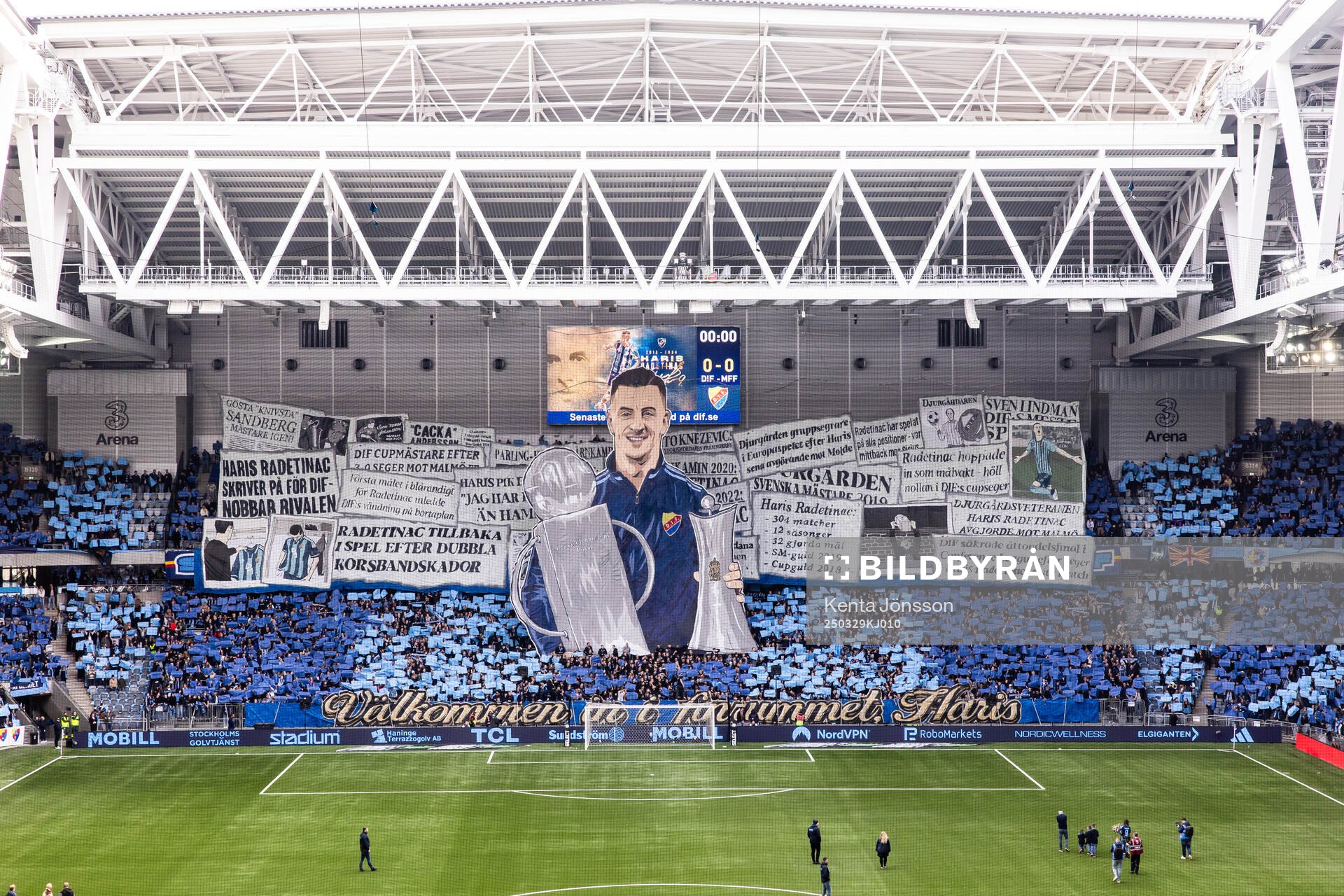 Tifo till Djurgårdens Haris Radetinac som tackas av