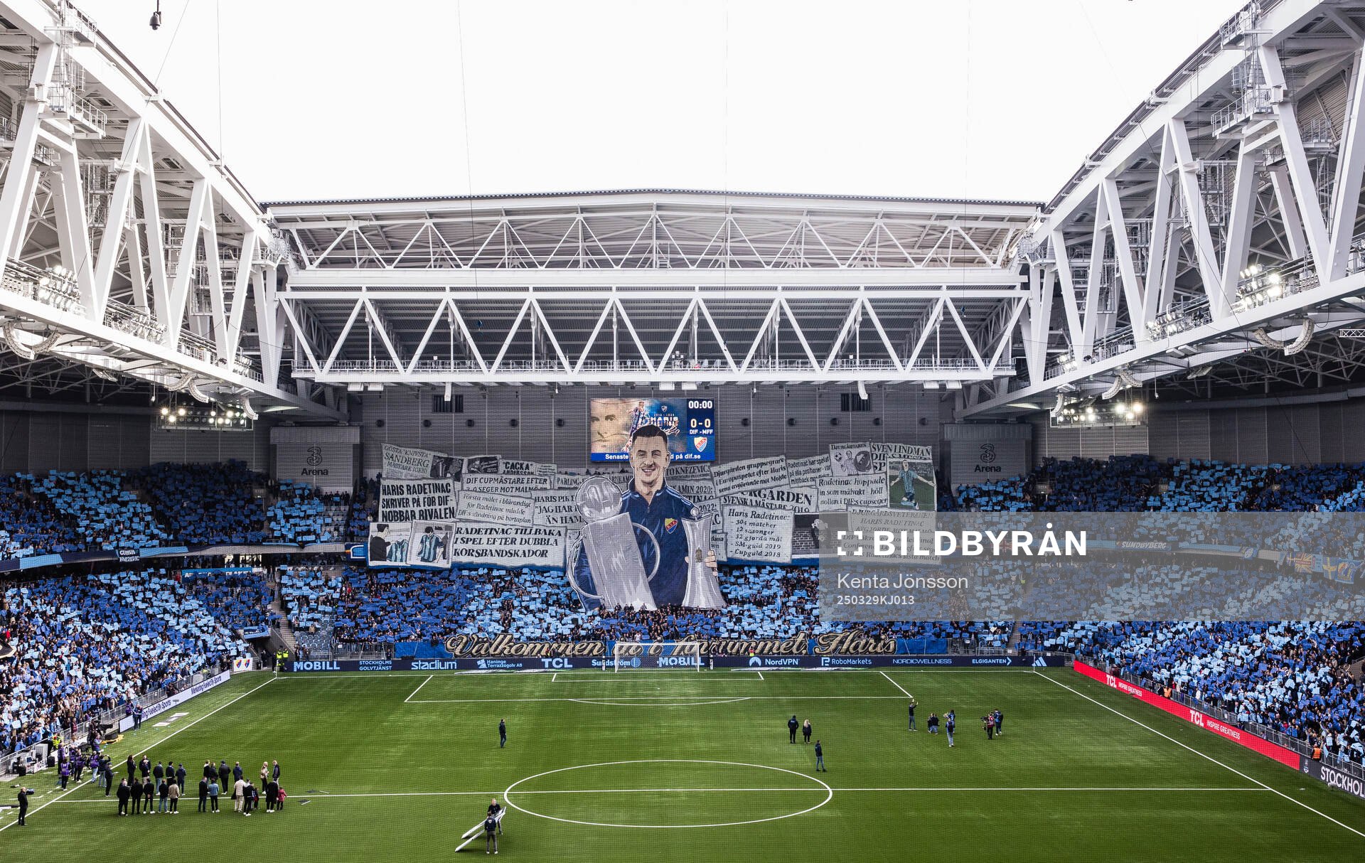 Tifo till Djurgårdens Haris Radetinac som tackas av