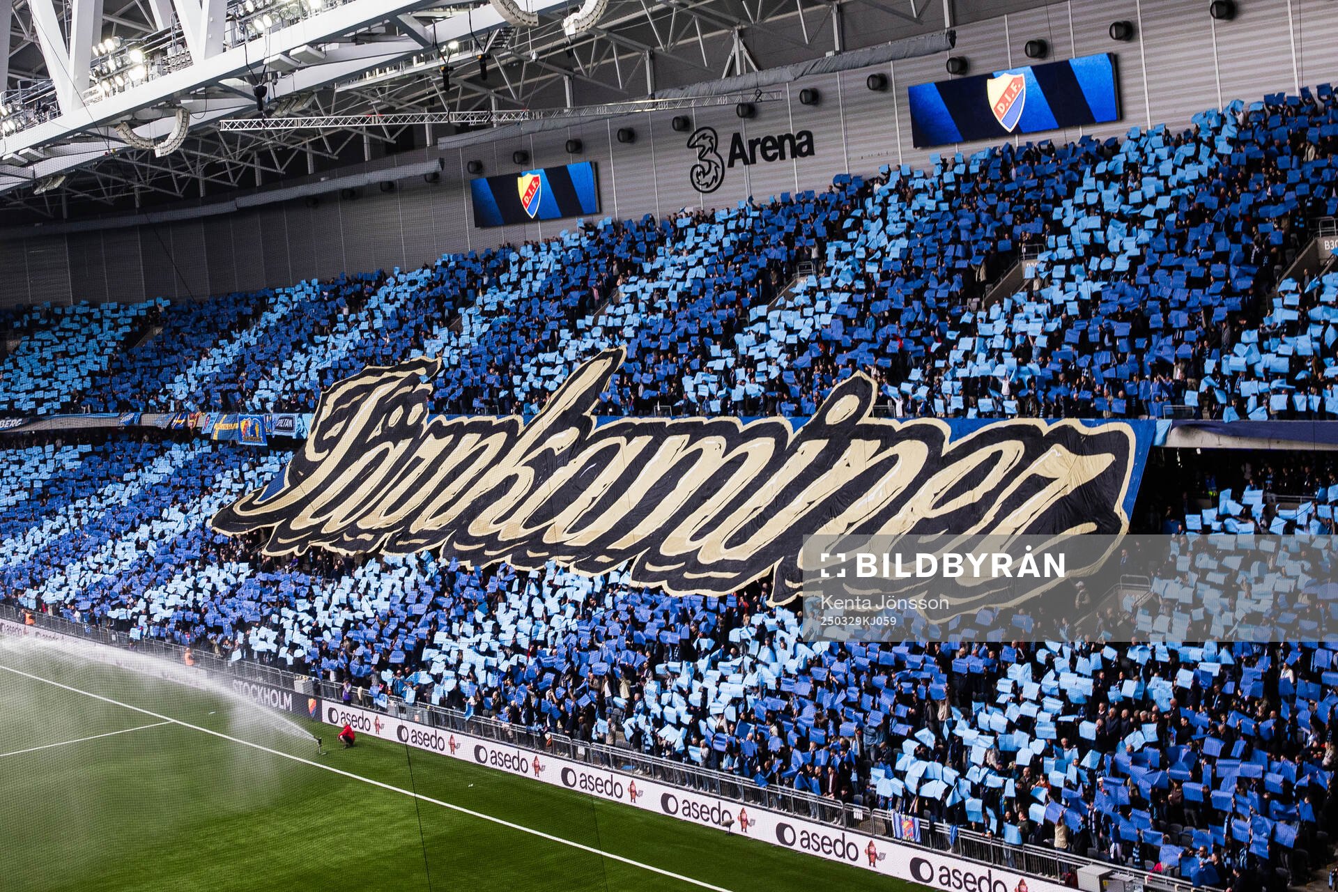 Tifo till Djurgårdens Haris Radetinac som tackas av