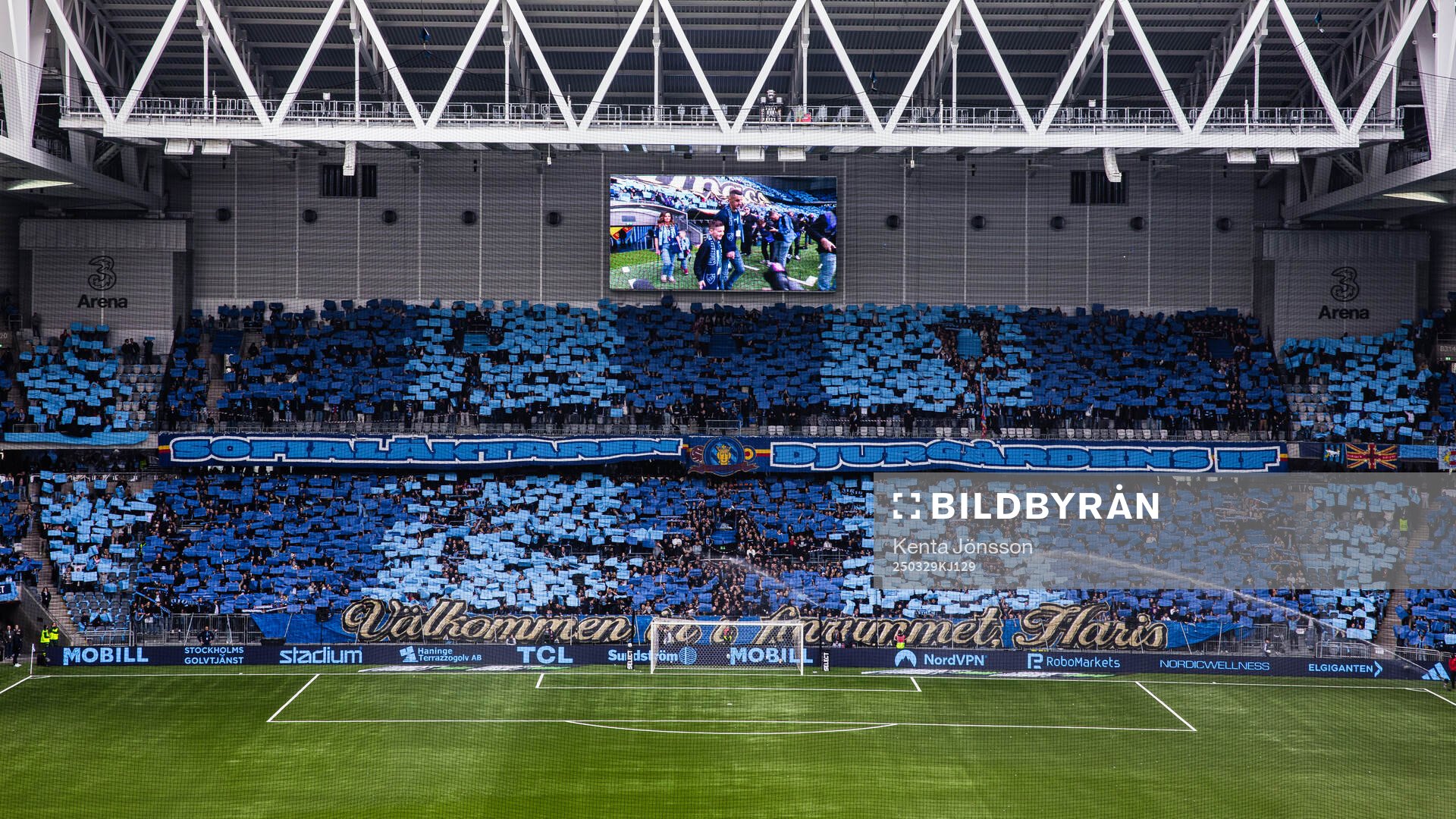 Tifo till Djurgårdens Haris Radetinac som tackas av