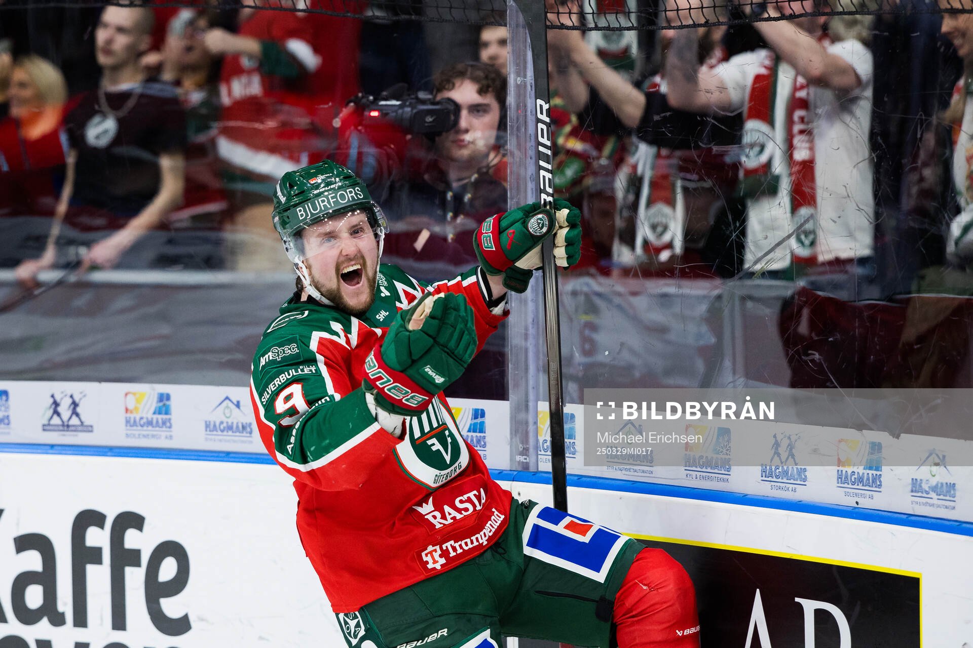 Frölundas Linus Weissbach jublar