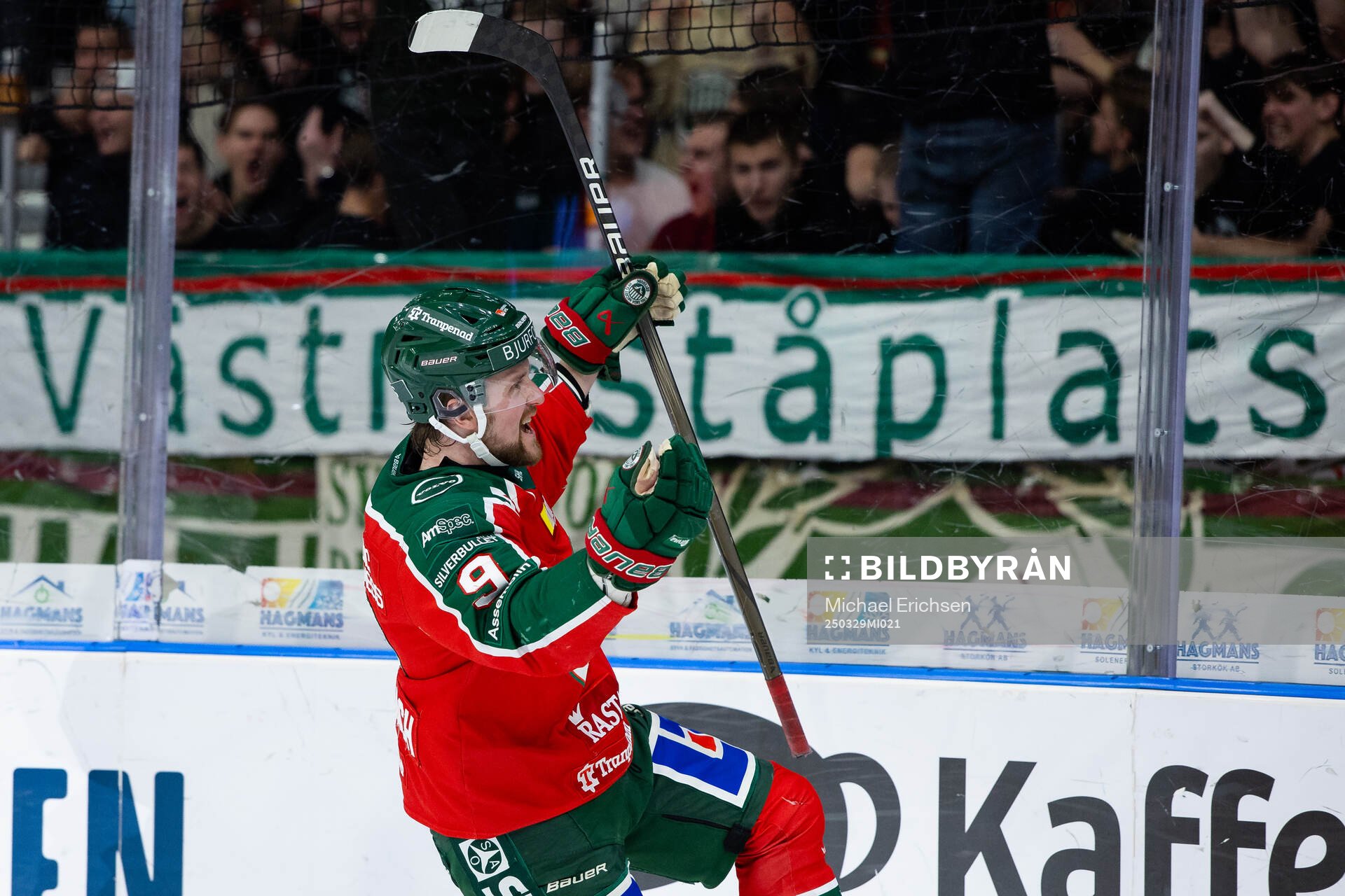 Frölundas Linus Weissbach jublar