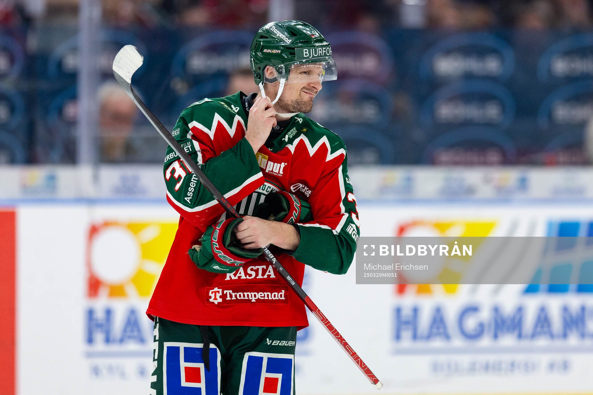 Frölundas Nicklas Lasu lämnar isen