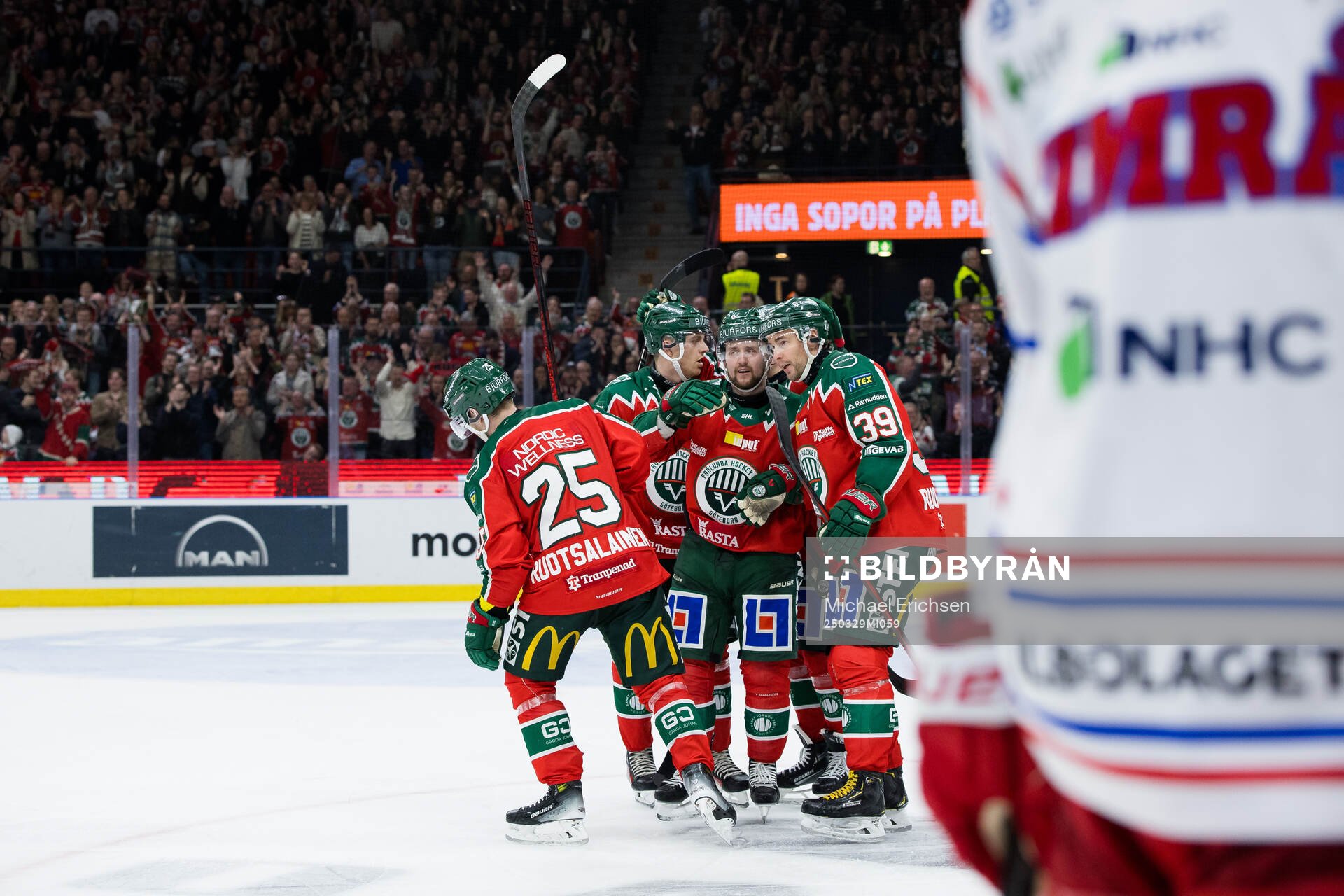 Frölundas Mikael Ruohomaa jublar