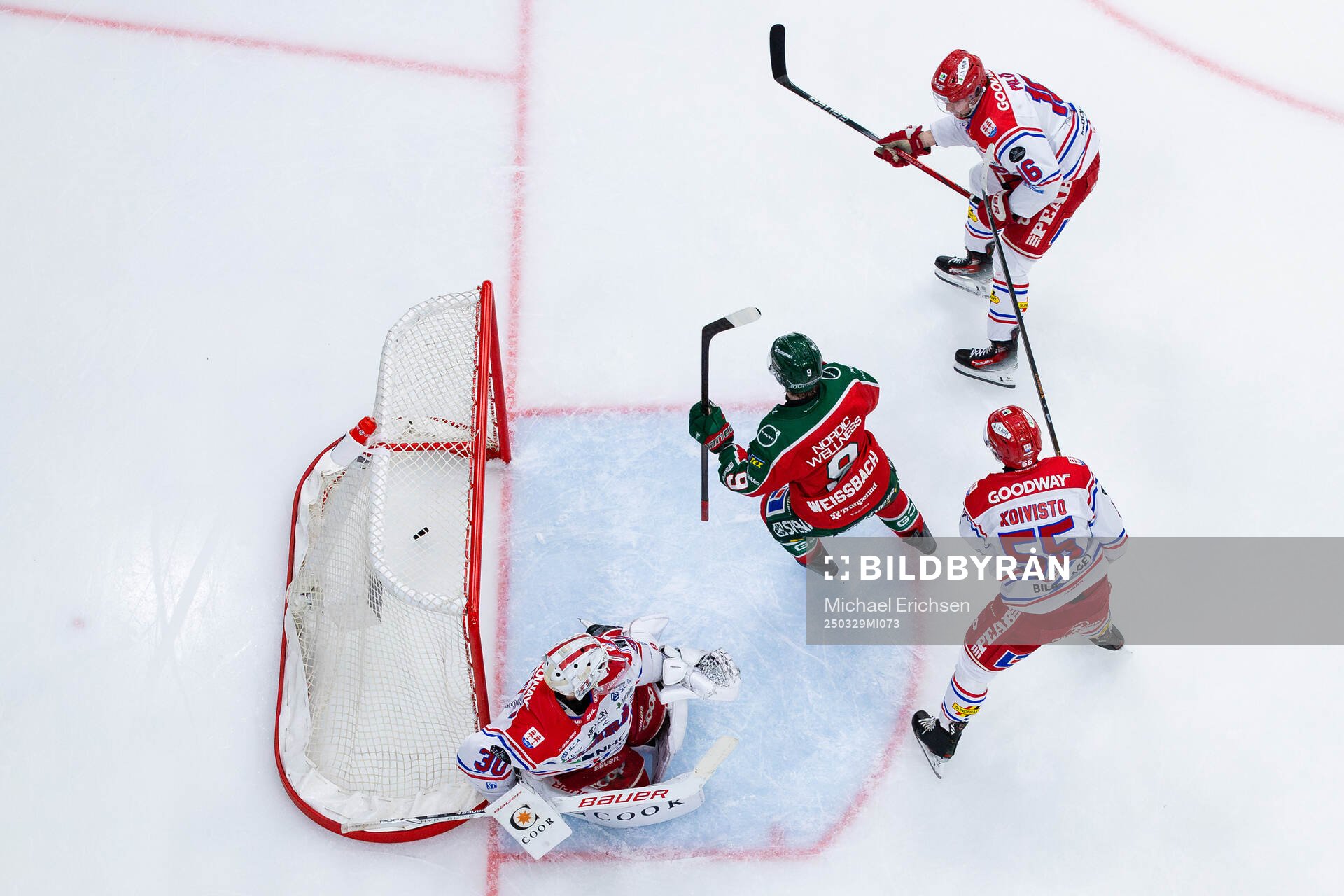 Frölundas Linus Weissbach jublar