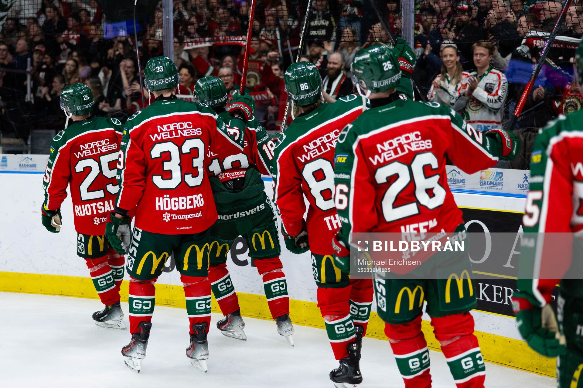 Frölundas spelare tackar publiken
