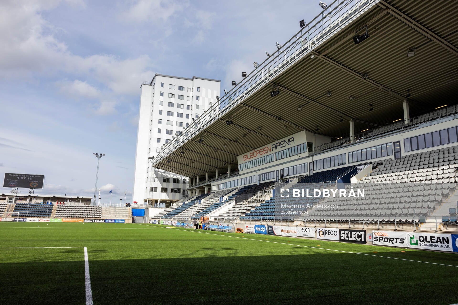 Interiör vy av Bilbörsen Arena inför fotbollsmatchen i Damallsvenskan mellan Linköping och Hammarby den 29 mars 2025 i Linköping. 