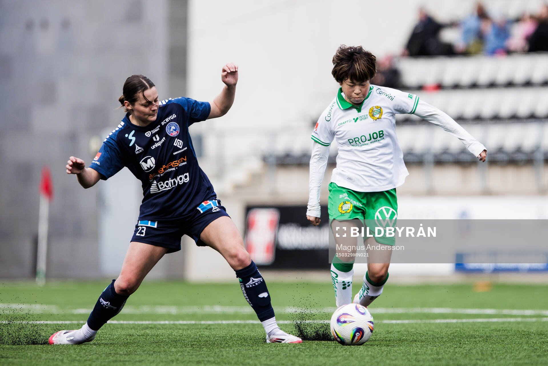 Linköpings Eshly Bakker och Hammarbys Asato Miyagawa