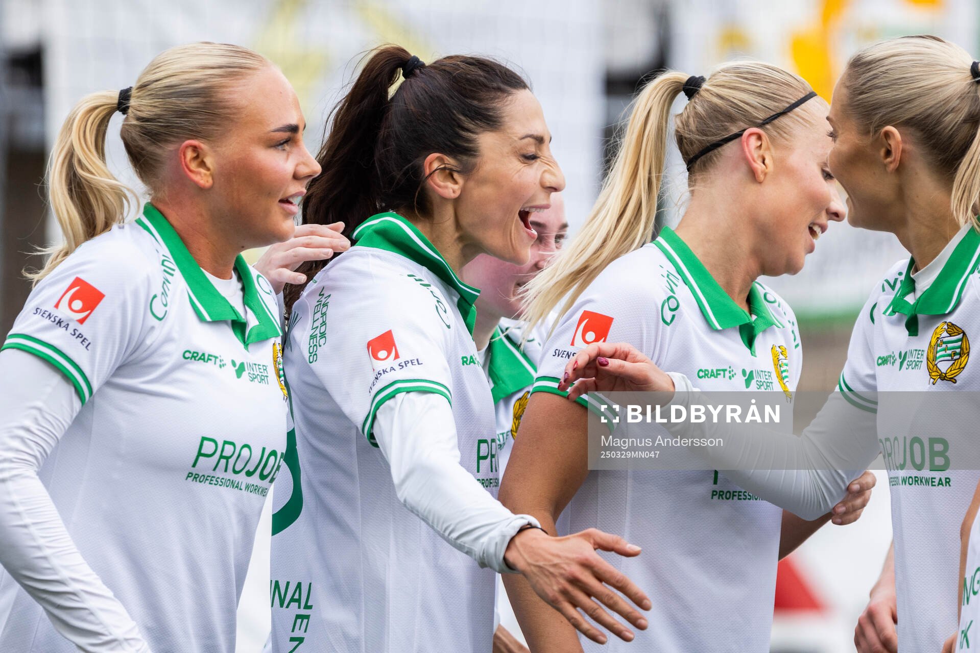 Hammarbys Nadia Nadim jublar med lagkamrater