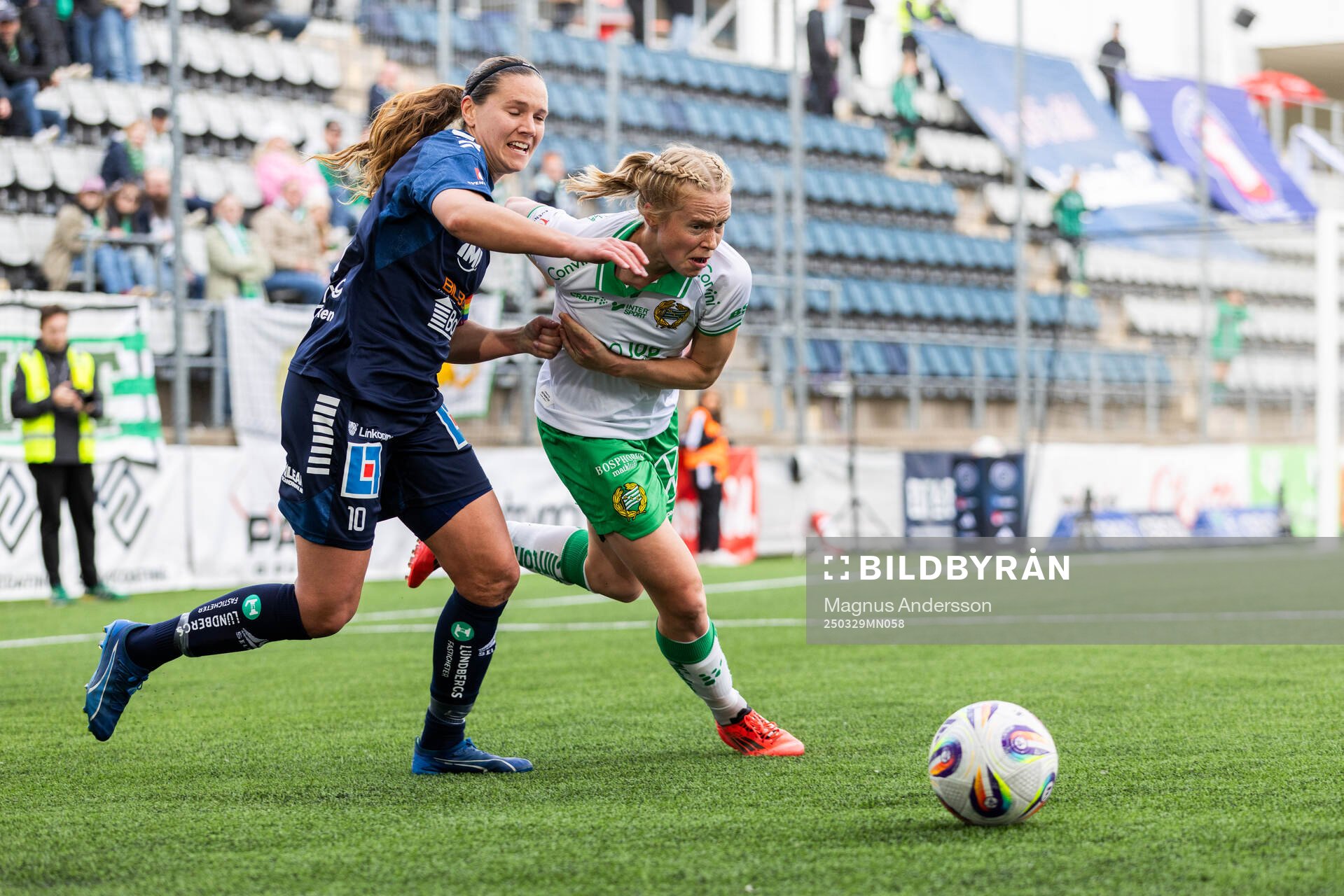 Linköpings Emma Lennartsson och Hammarbys Julie Blakstad