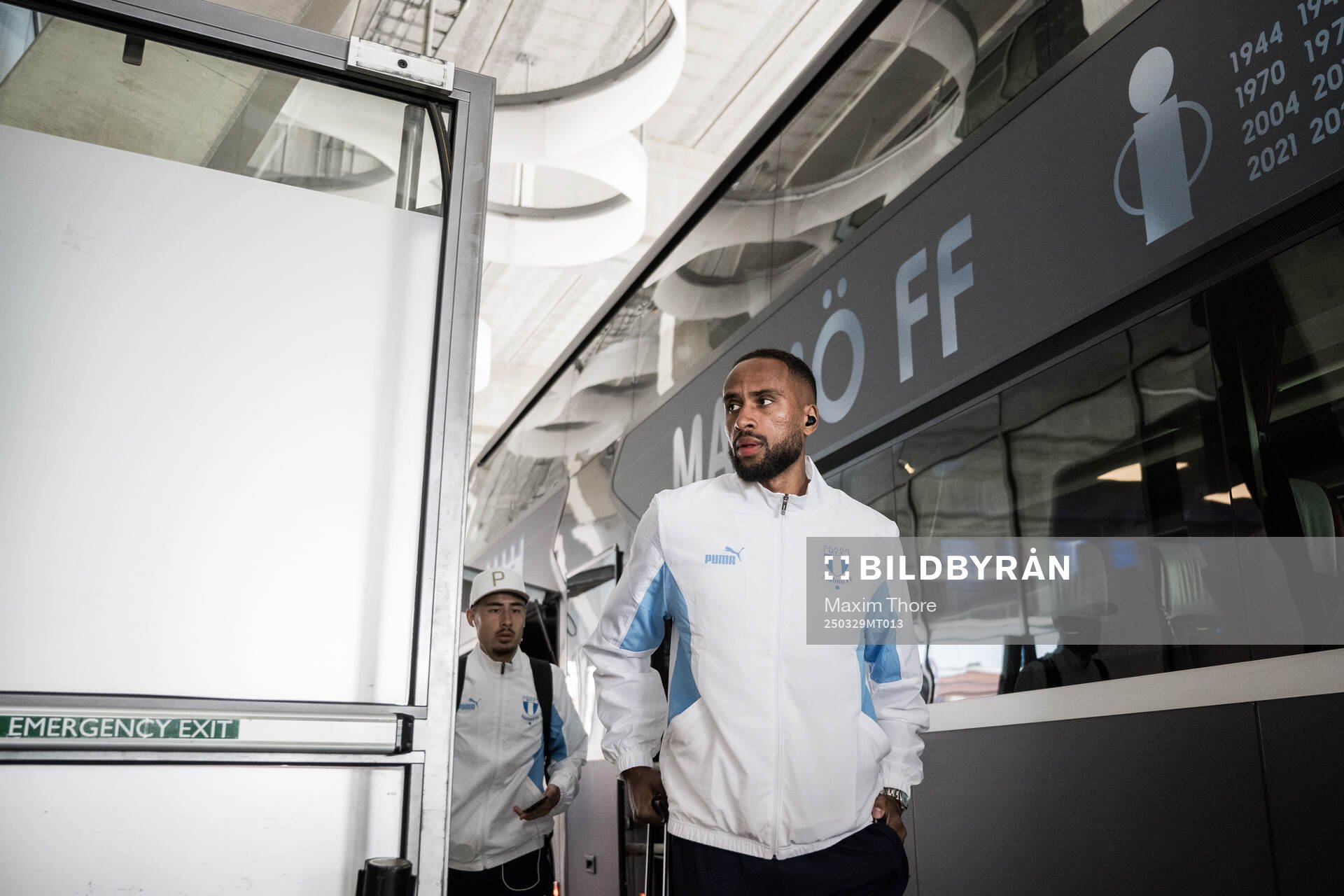 Malmö FFs Isaac Kiese Thelin anländer till arena inför fotbollsmatchen i Allsvenskan mellan Djurgården och Malmö FF den 29 mars 2025 i Stockholm.