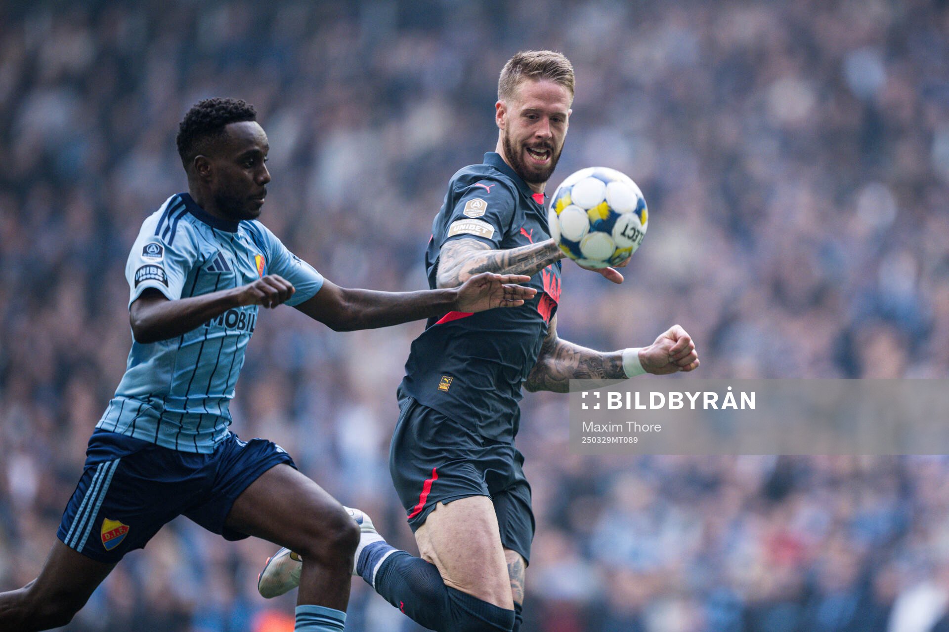 Djurgårdens Tokmac Nguen och Malmö FFs Pontus Jansson