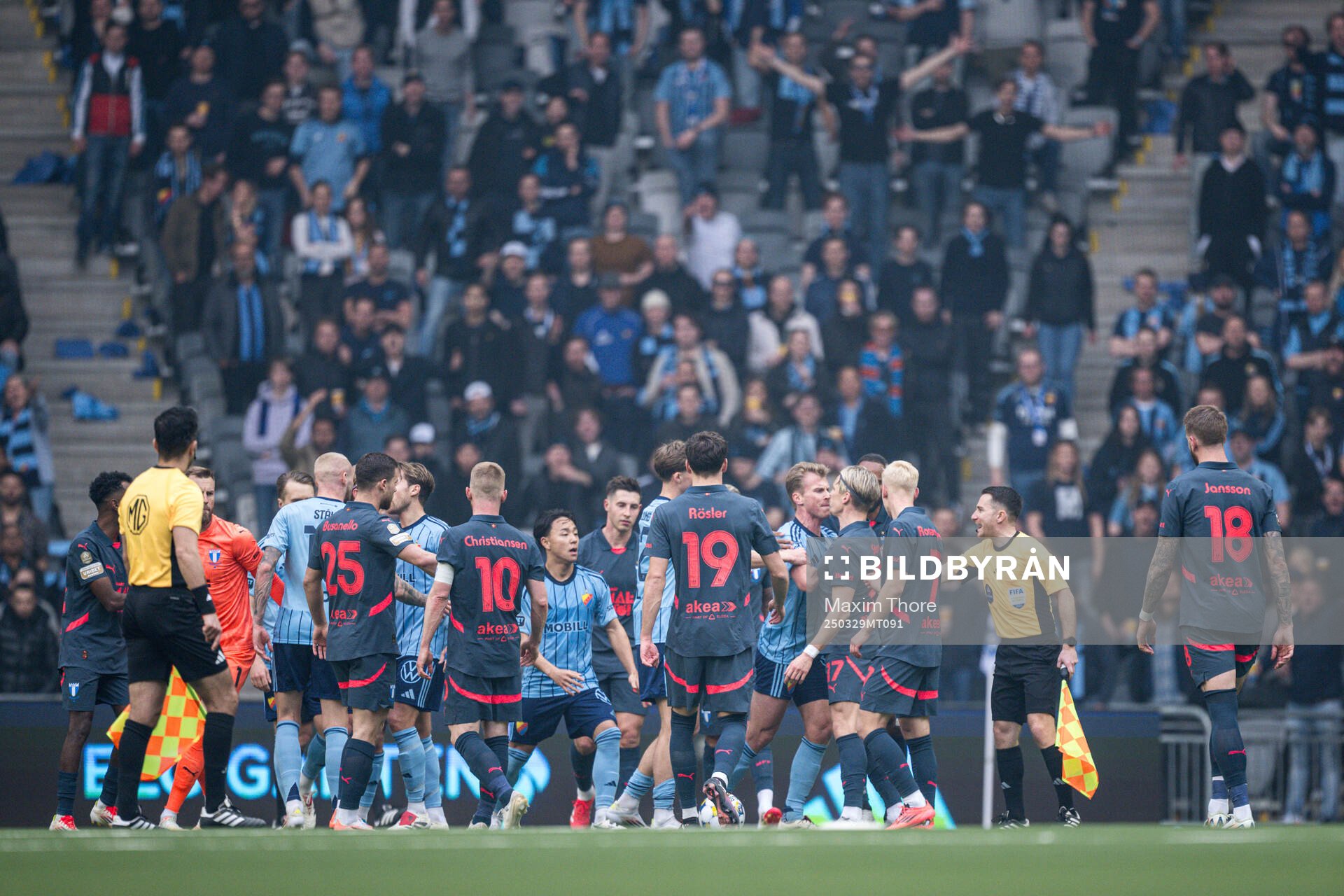 Djurgårdens Rasmus Schuller och Malmö FFs Jens Stryger