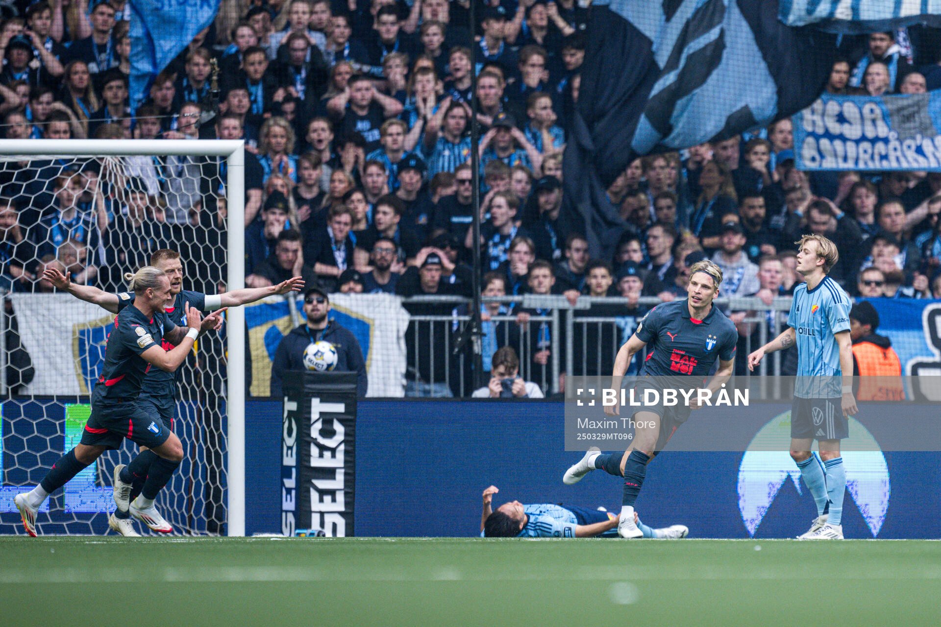 Malmö FFs Jens Stryger Larsen jublar