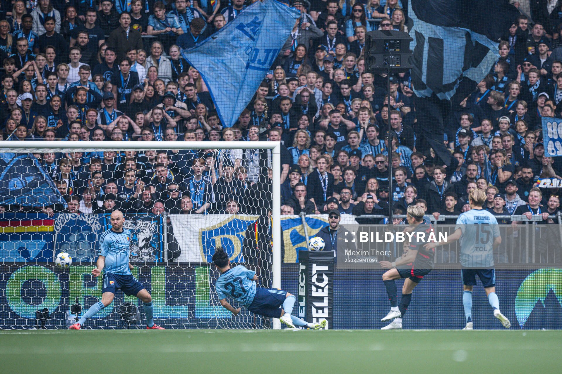 Malmö FFs Jens Stryger Larsen skjuter in 0-1 målet