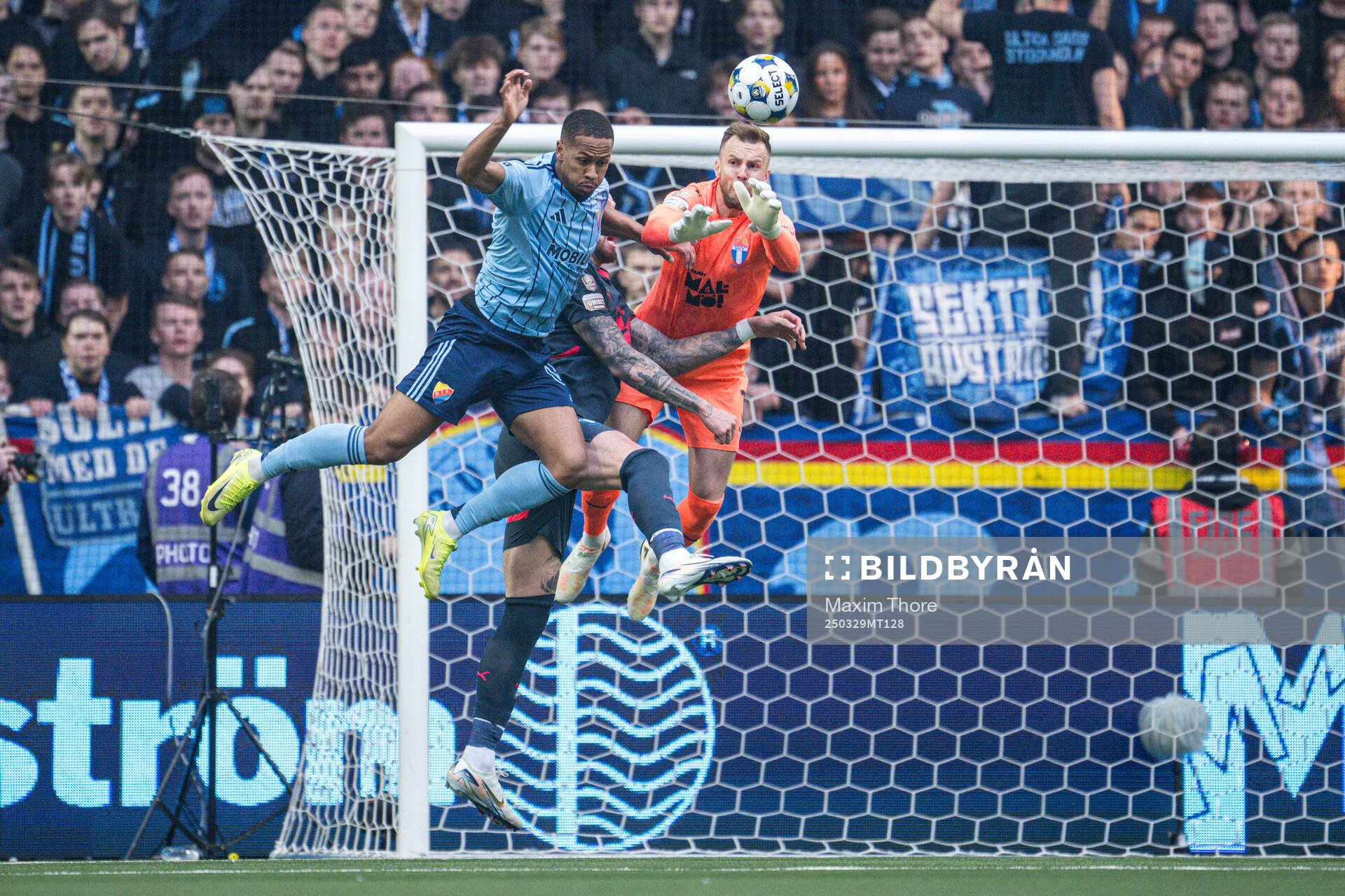 Djurgårdens Zakaria Sawo och Malmö FFs målvakt Ricardo