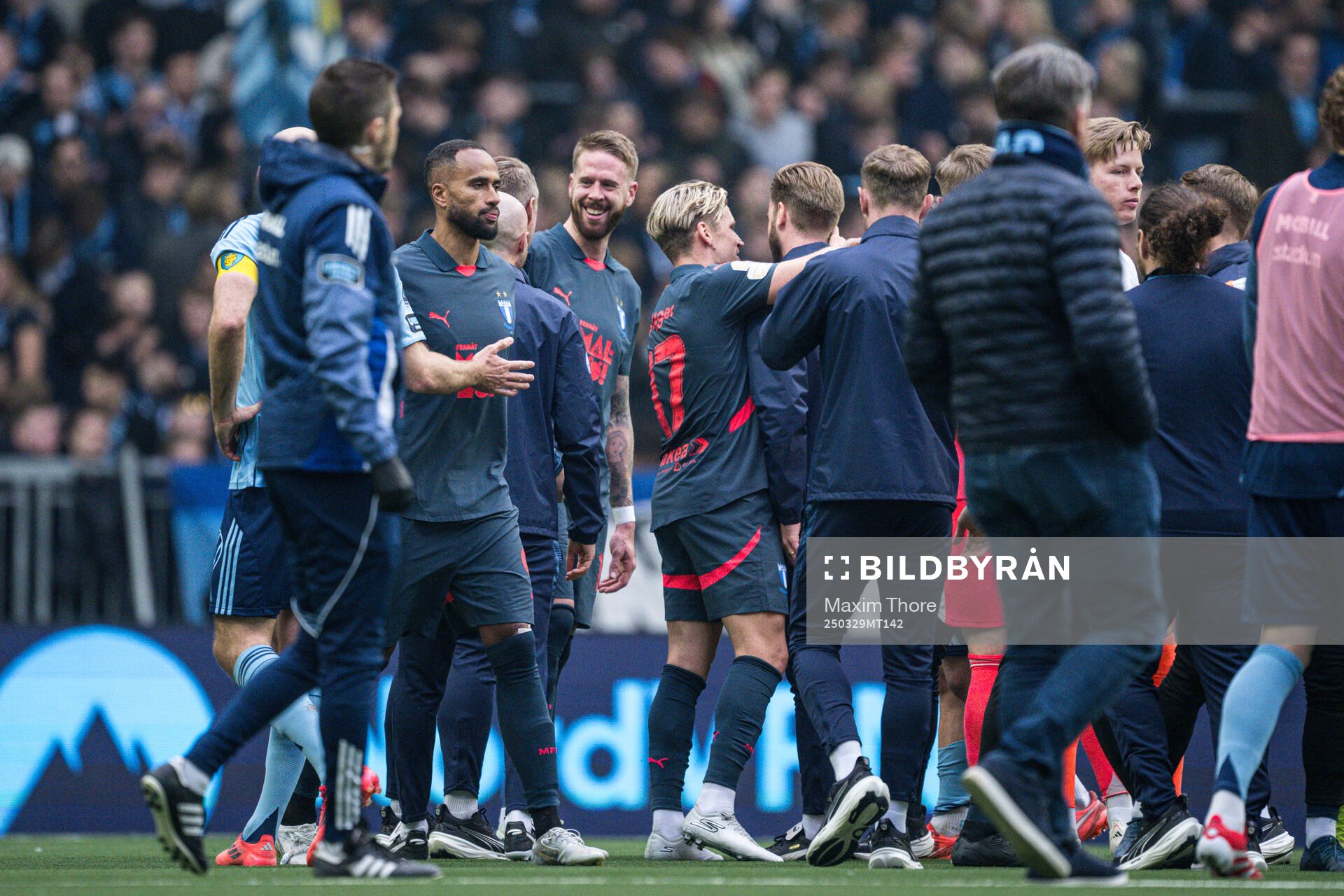 Malmö FFs Pontus Jansson jublar efter fotbollsmatchen i Allsvenskan mellan Djurgården och Malmö FF den 29 mars 2025 i Stockholm. 