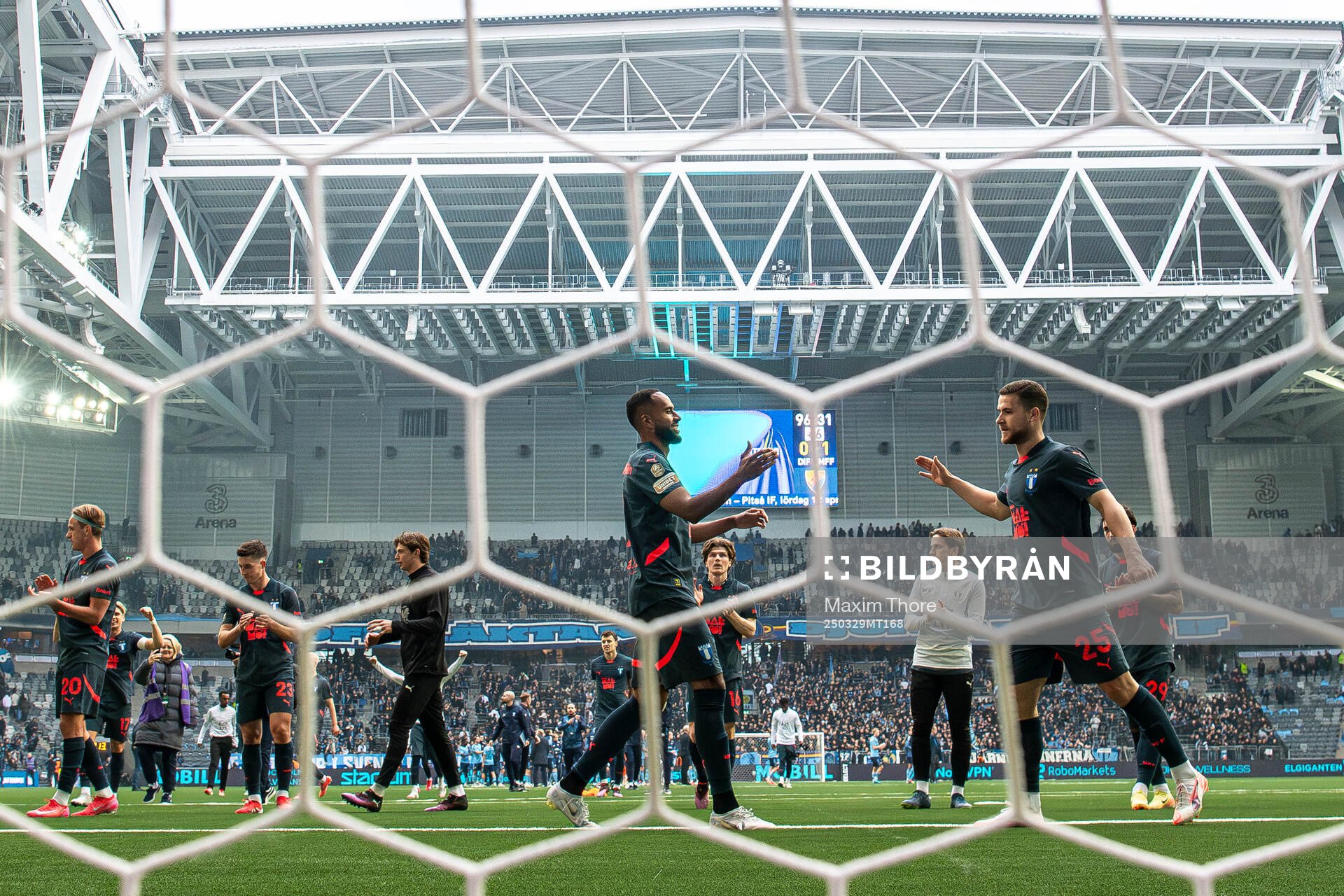 Malmö FFs Isaac Thelin och Gabriel Dal Toe Busanello jublar