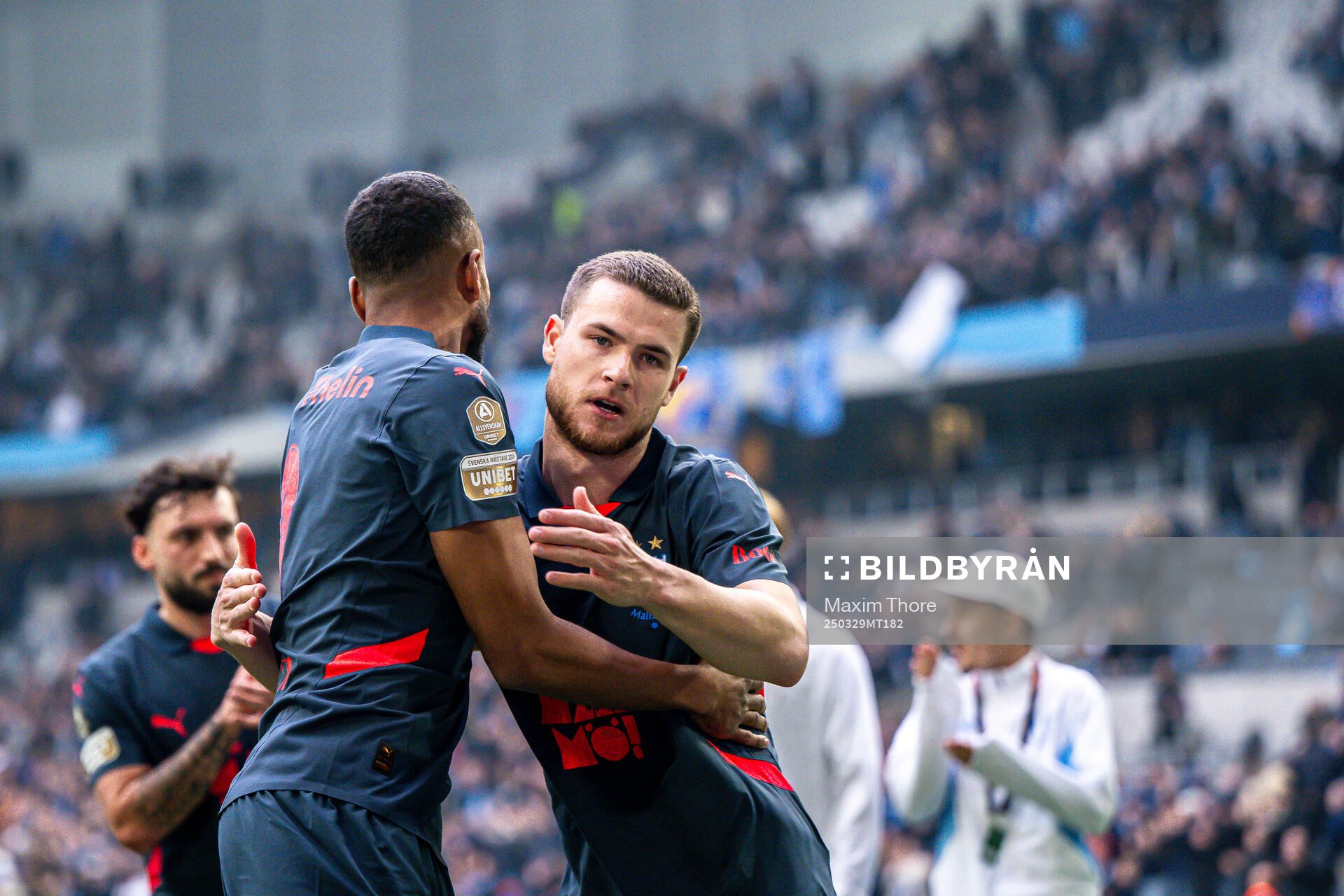 Malmö FFs Isaac Thelin och Gabriel Dal Toe Busanello jublar