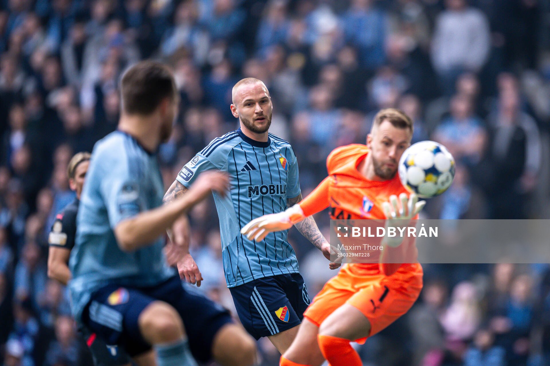 Djurgårdens Adam Ståhl och Malmö FFs målvakt Ricardo