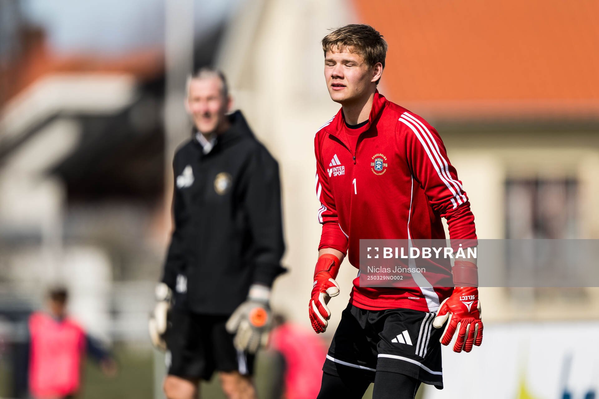 Ängelholms målvakt Lukas Bornandersson deppar