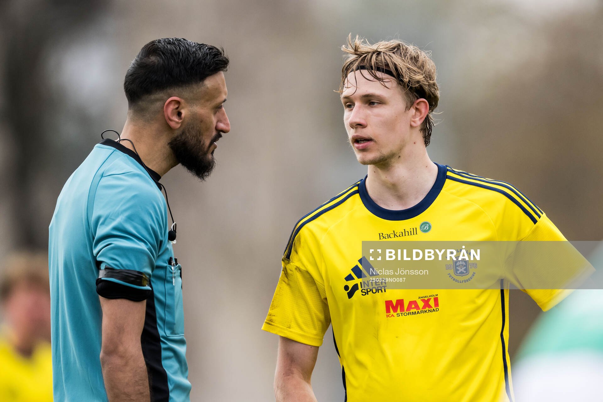 Domare Mohamed Rachid och Ängelholms Tim Amilon Persson