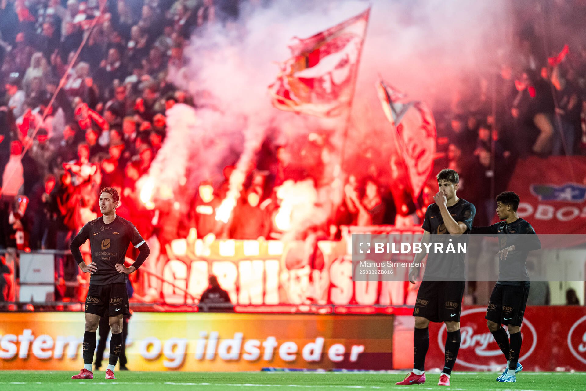 Fredrik Pallesen Knudsen and Thore Pedersen of Brann looks