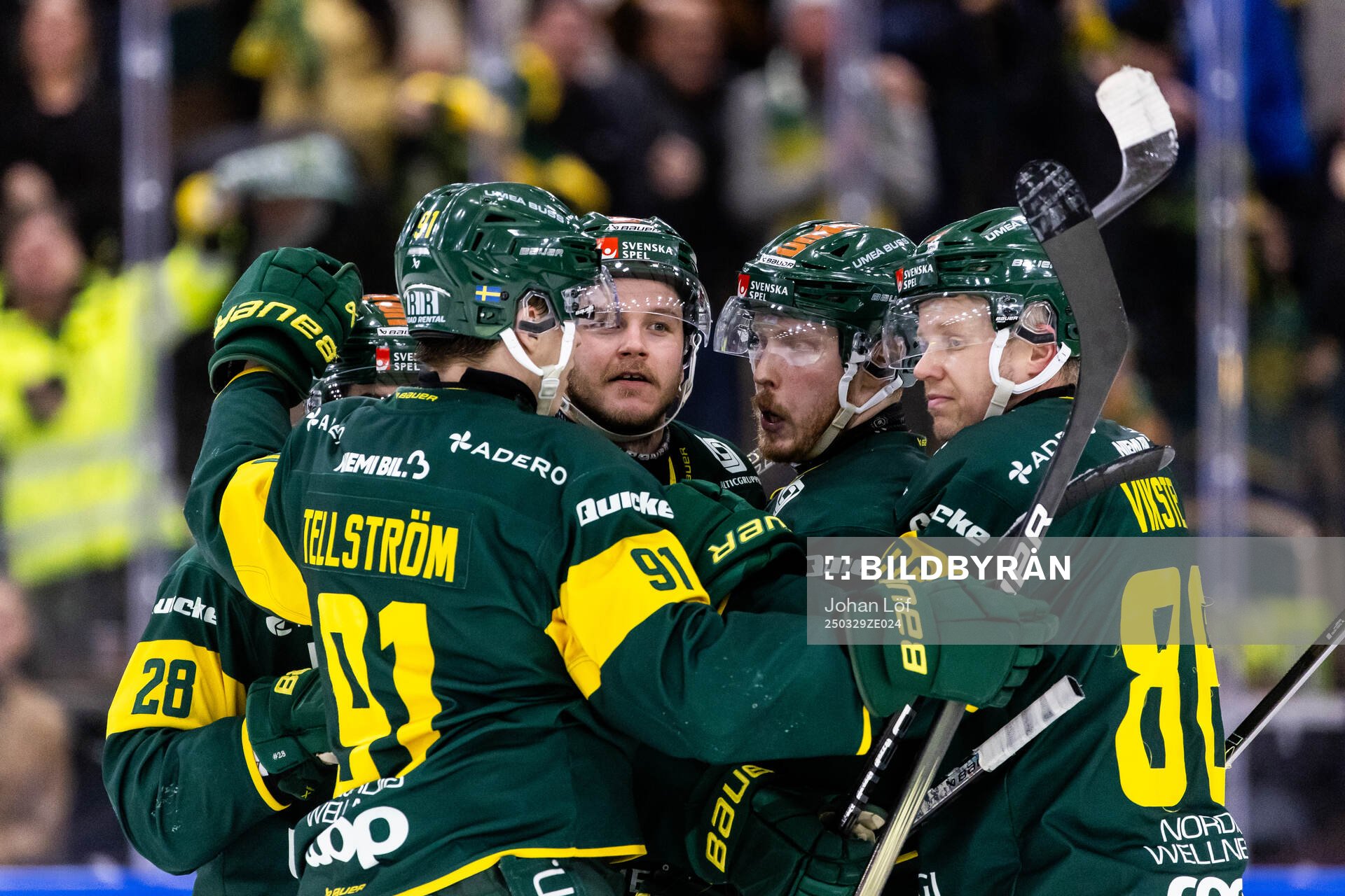 Björklövens Erik Andersson jublar med lagkamrater