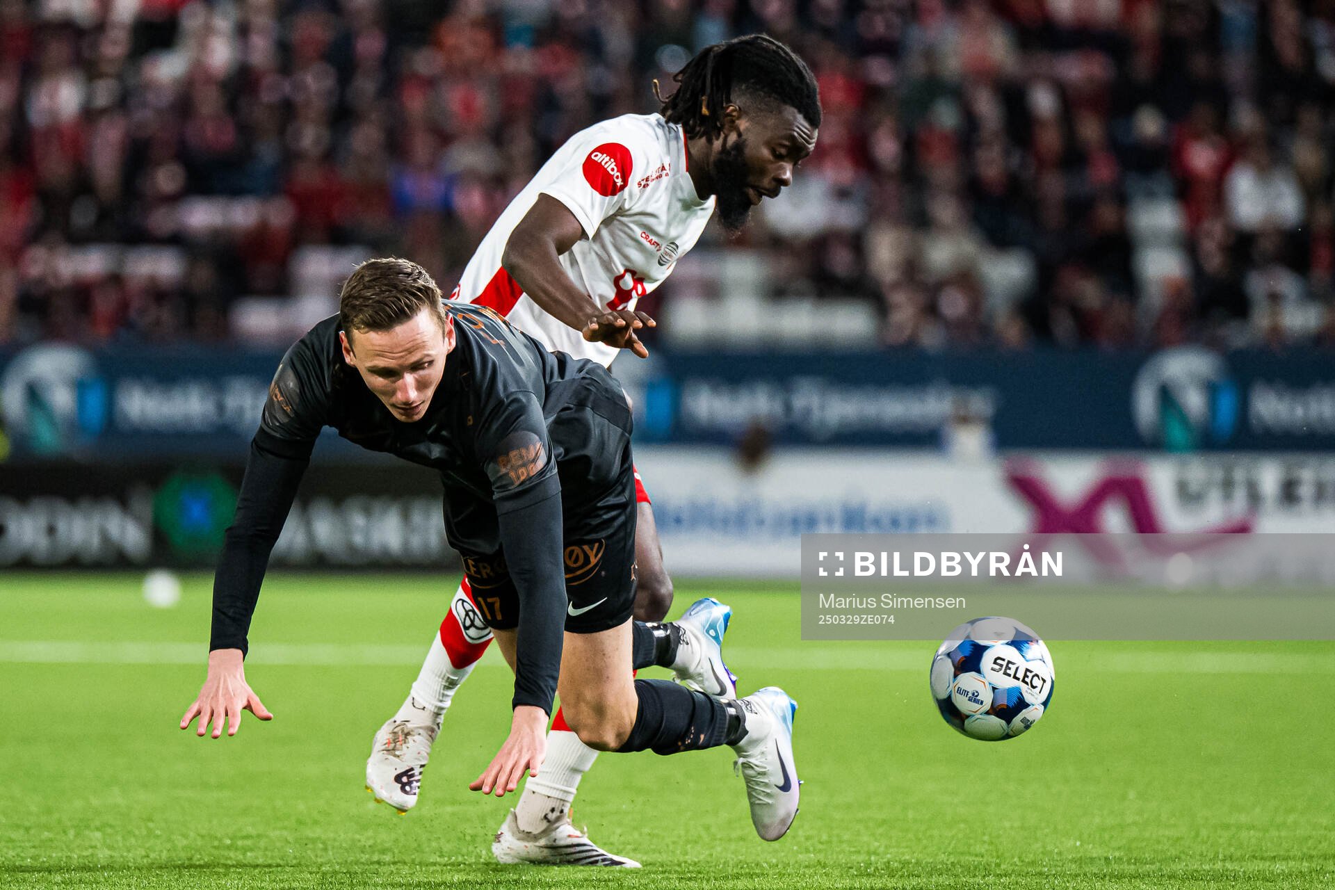 Joachim Soltvedt of Brann and Leonard Owusu of Fredrikstad