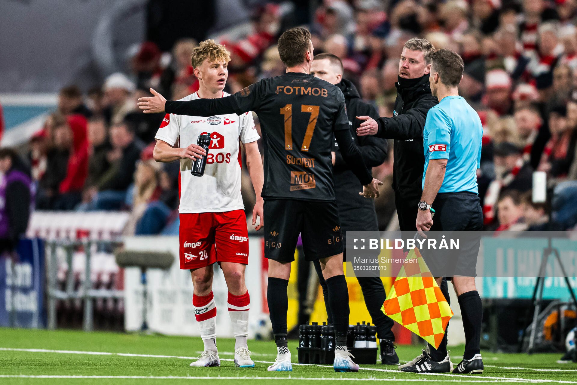 Joachim Soltvedt of Brann and Andreas Hagen, head coach of