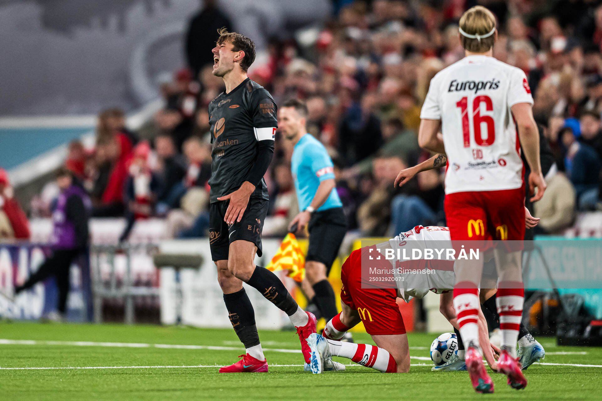 Fredrik Pallesen Knudsen of Brann reacts