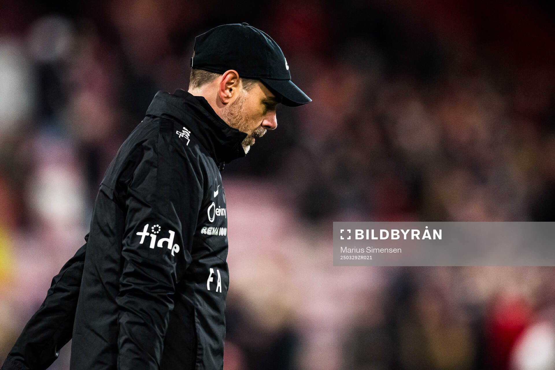 Freyr Alexandersson, head coach of Brann, looks dejected