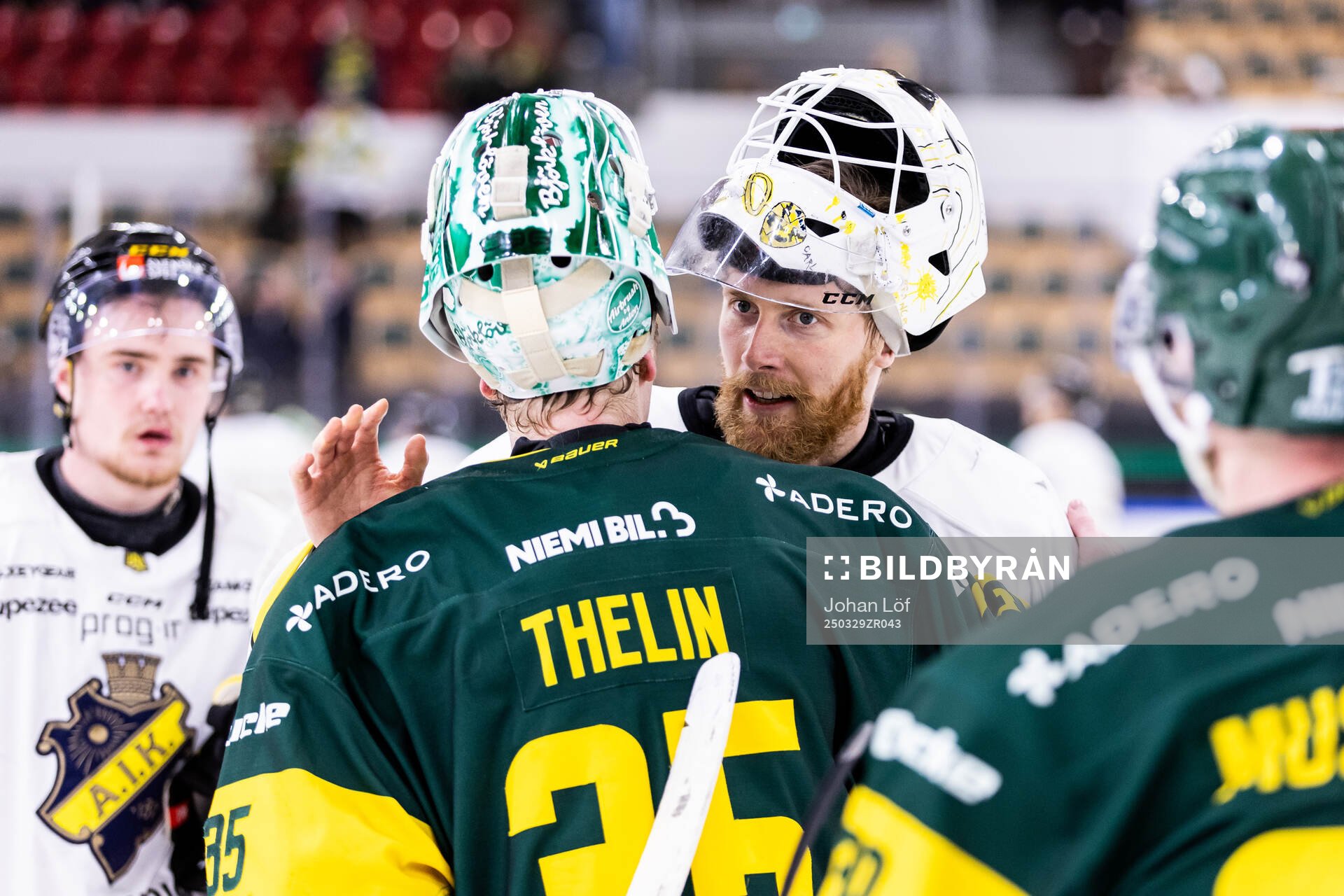 AIKs målvakt Victor Brattström och Björklövens målvakt
